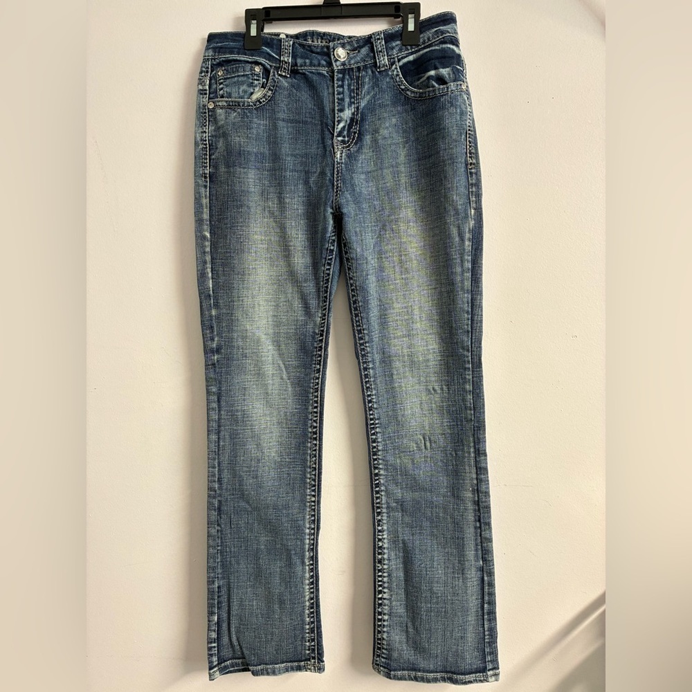 Live Hard Play Hard Women’s Denim Jeans, Bootcut, Size 6, Faded/Distressed Blue
